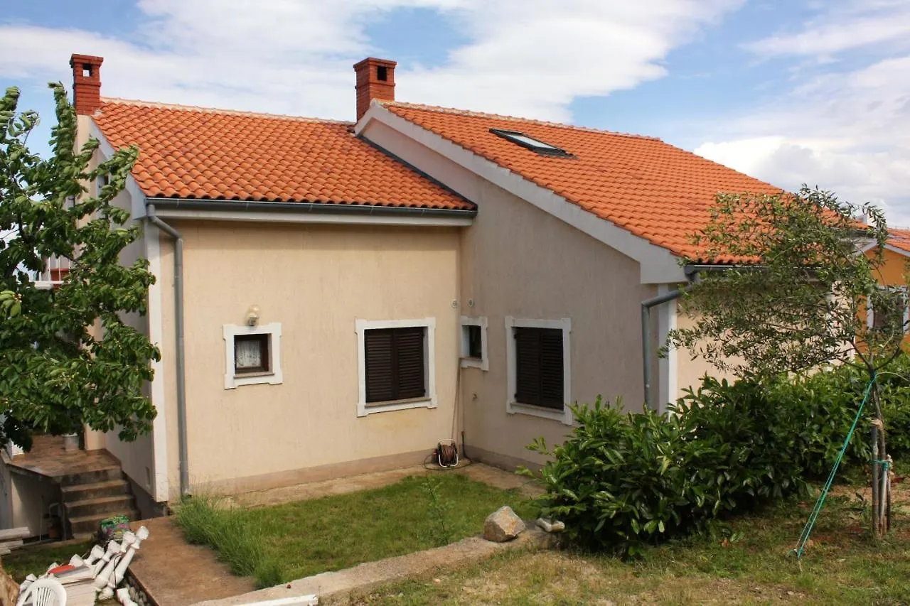 Apartment Njivice 5362B