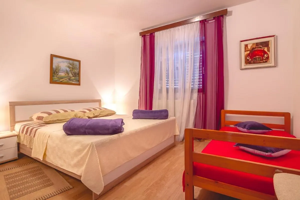 Apartment Njivice 5362B Croatia