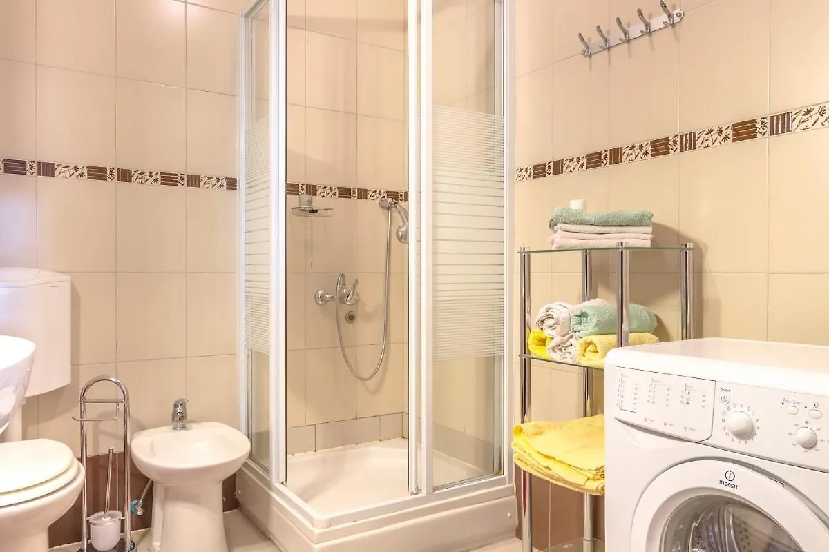 Apartment Njivice 5362B