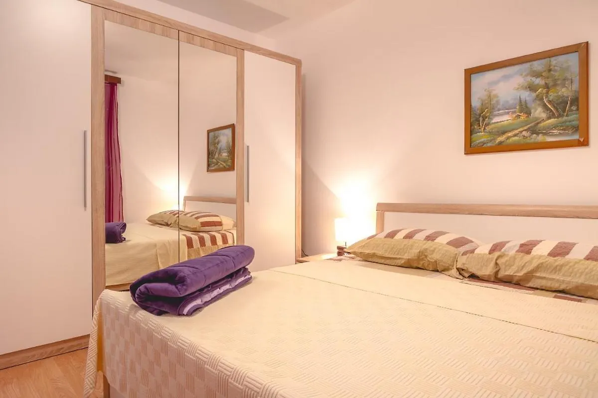 Apartment Njivice 5362B