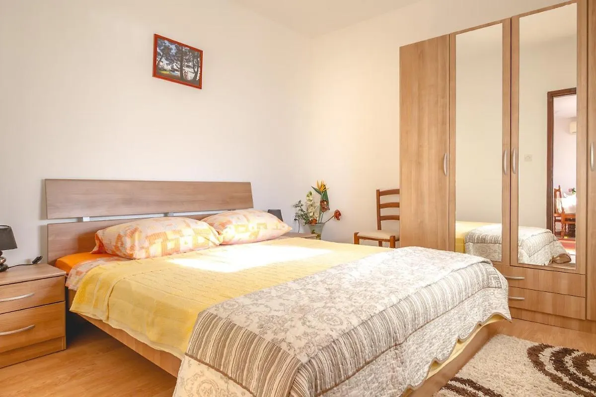 Apartment Njivice 5362B Croatia